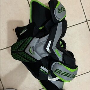 Bauer Supreme ONE.6 Hockey
Shoulder Pads